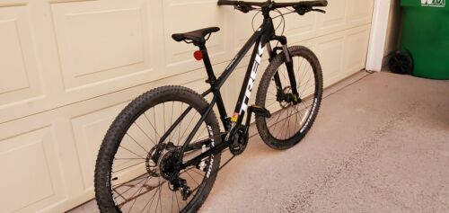 🔥Trek Marlin 5 Small Mountain Bike in New Condition! 27.5 Wheels & Disc Brks!👍 - Fresh Stock Dated December 2025