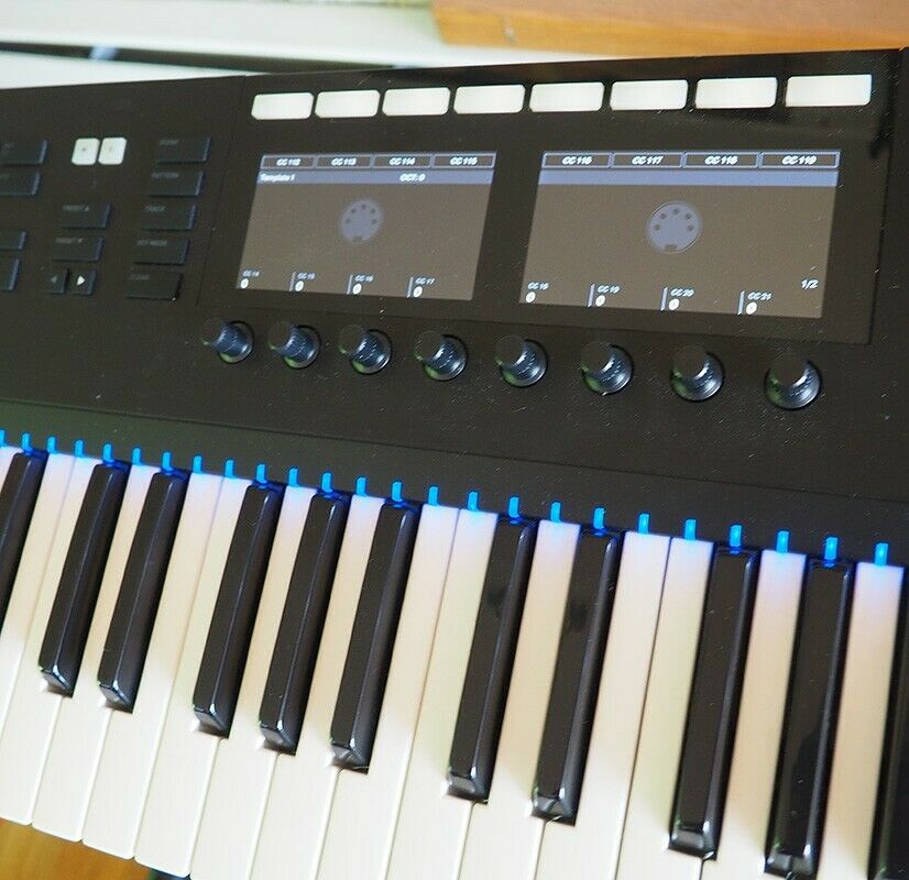 Native Instruments Komplete Kontrol NI S49 MK2 49 MIDI keyboard  + DeckSaver - Fresh Stock Dated December 2025