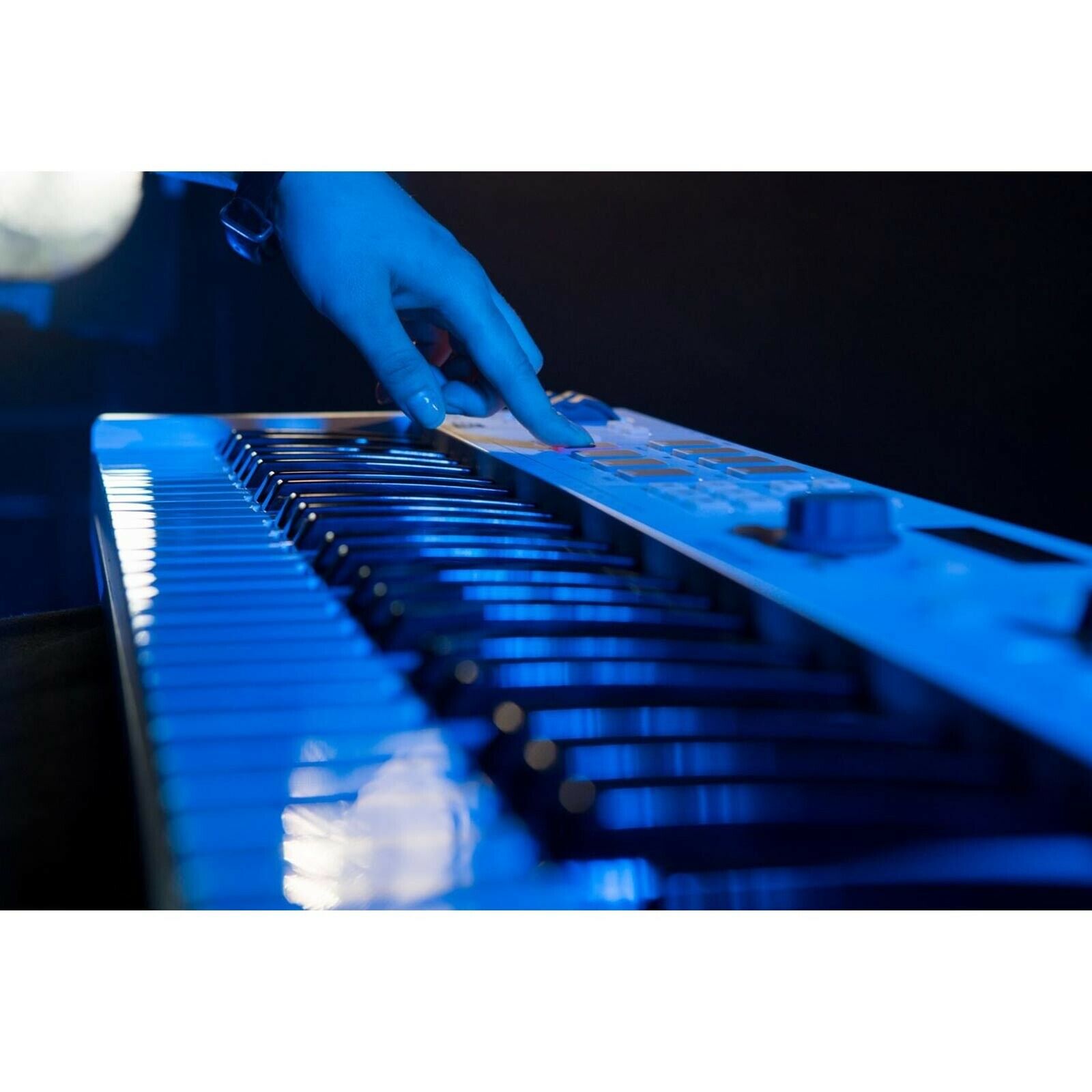 Arturia Keylab Essential 61 61-key USB MIDI Keyboard Controller w Ableton Lite - Fresh Stock Dated December 2025