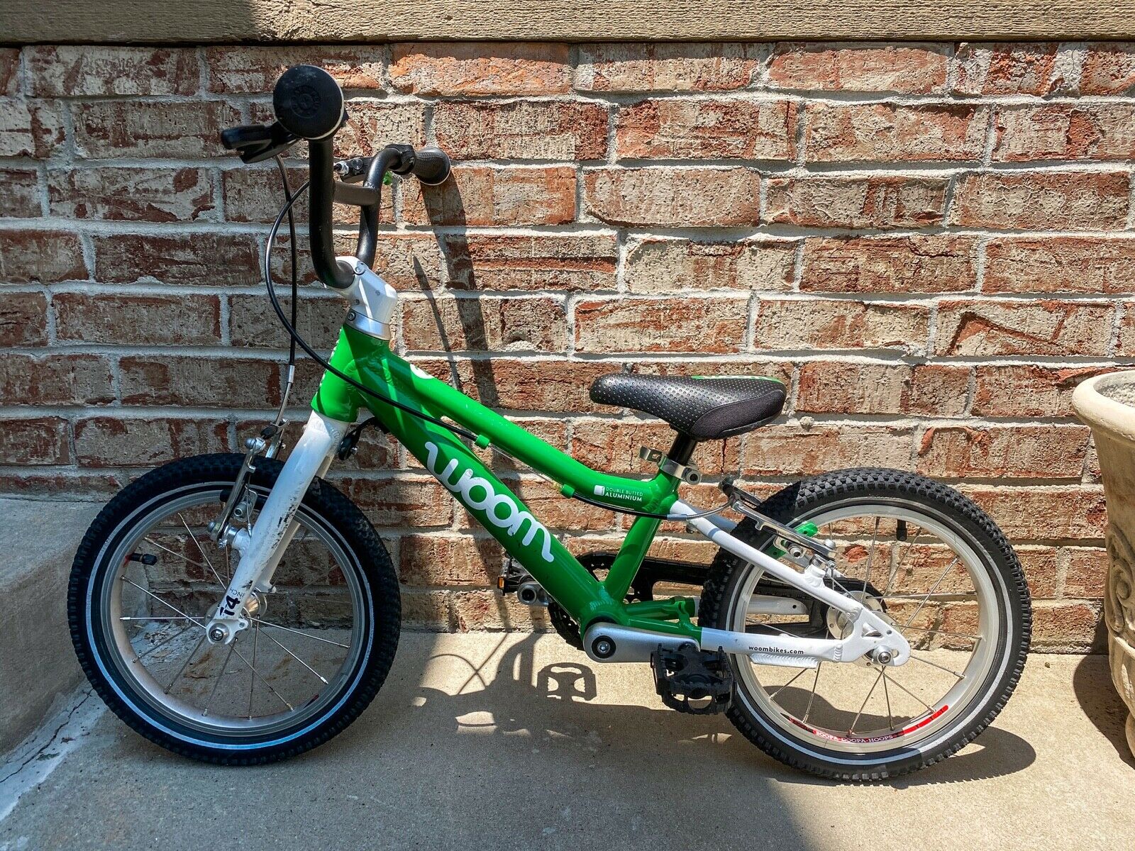 Woom 2 Bike Green + Woom Green Helmet + Woom 2 FREEWHEEL KIT installed - Fresh Stock Dated December 2025