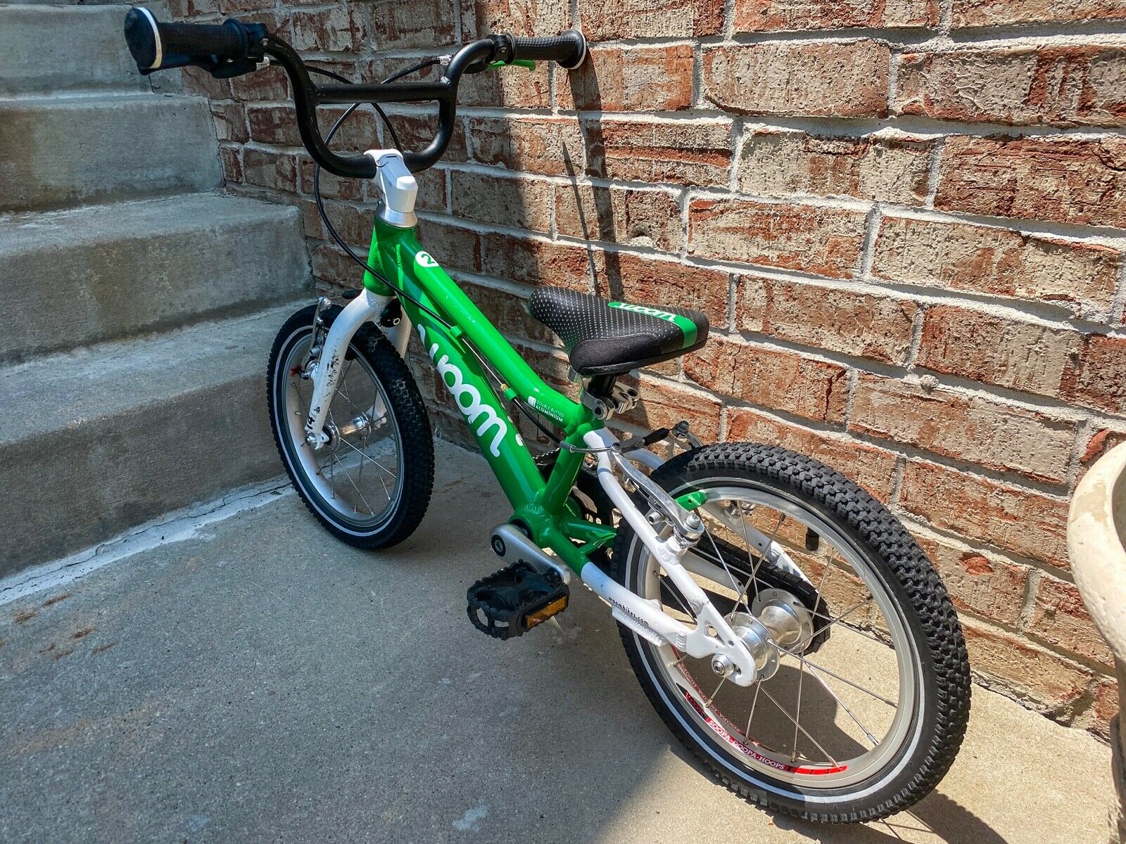 Woom 2 Bike Green + Woom Green Helmet + Woom 2 FREEWHEEL KIT installed - Fresh Stock Dated December 2025