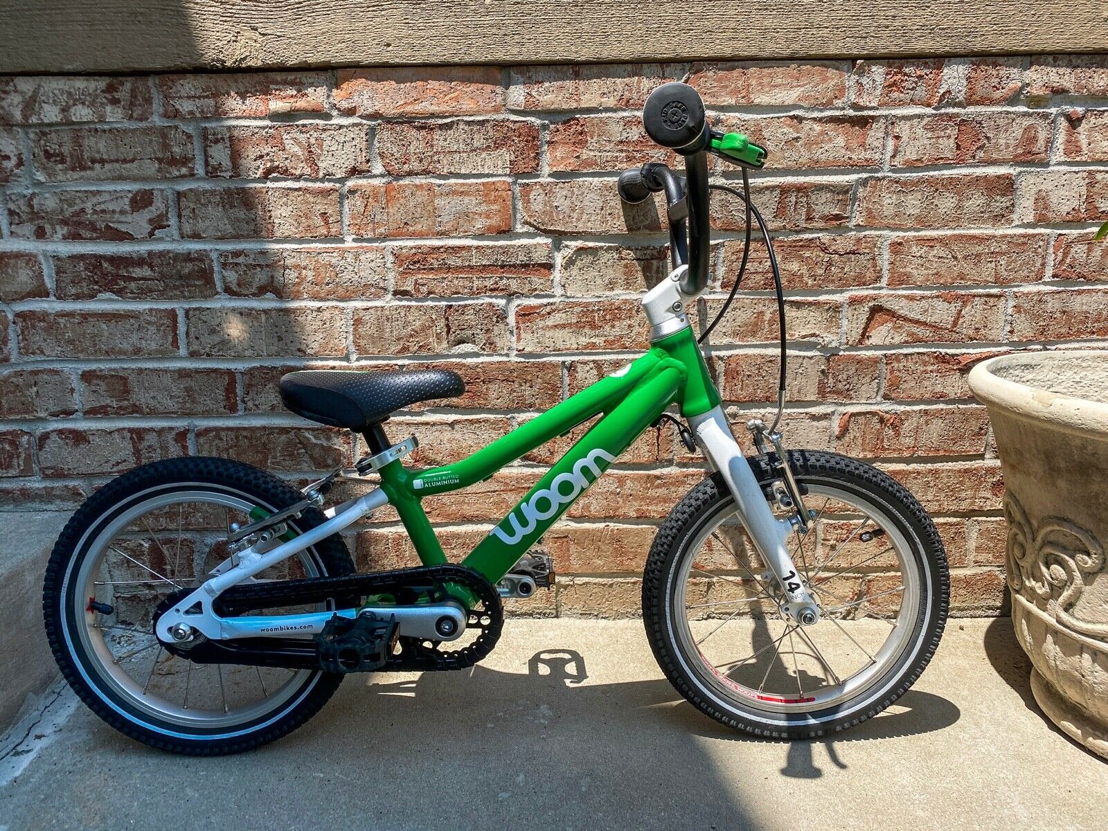 Woom 2 Bike Green + Woom Green Helmet + Woom 2 FREEWHEEL KIT installed - Fresh Stock Dated December 2025