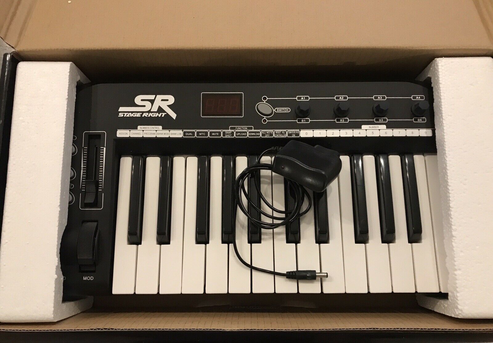 Monoprice Stage Right Midi Keyboard Controller, Black, 25 Key, with power supply - Fresh Stock Dated December 2025