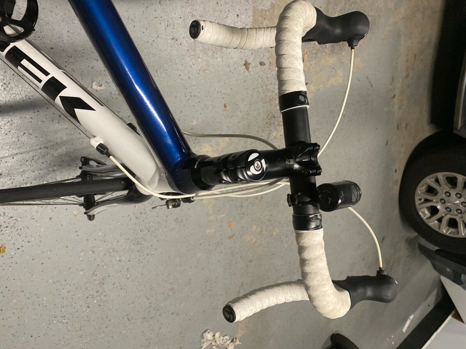 trek one series 1.5 - alpha 100 series aluminum (blue and white) (used) - Fresh Stock Dated December 2025