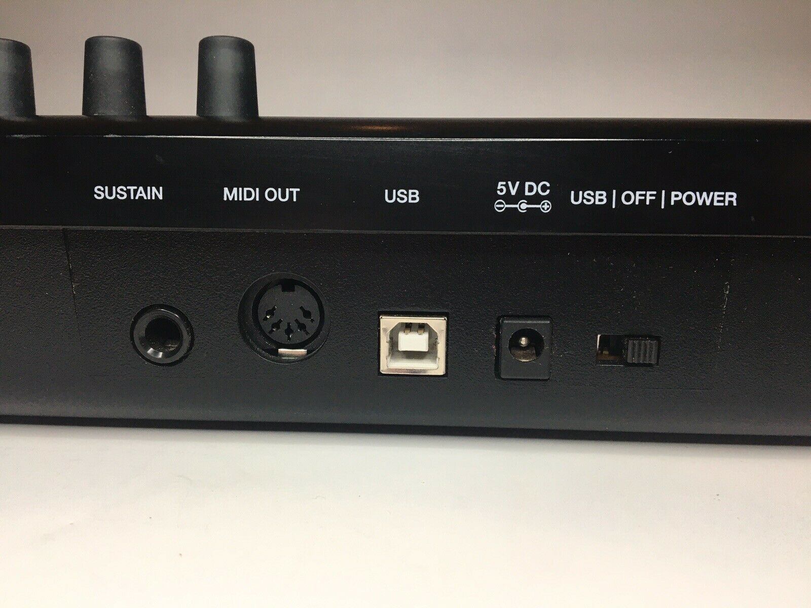 Alesis QX25 USB MIDI Digital Keyboard Controller Interface w/Drum Pads-No Cords - Fresh Stock Dated December 2025