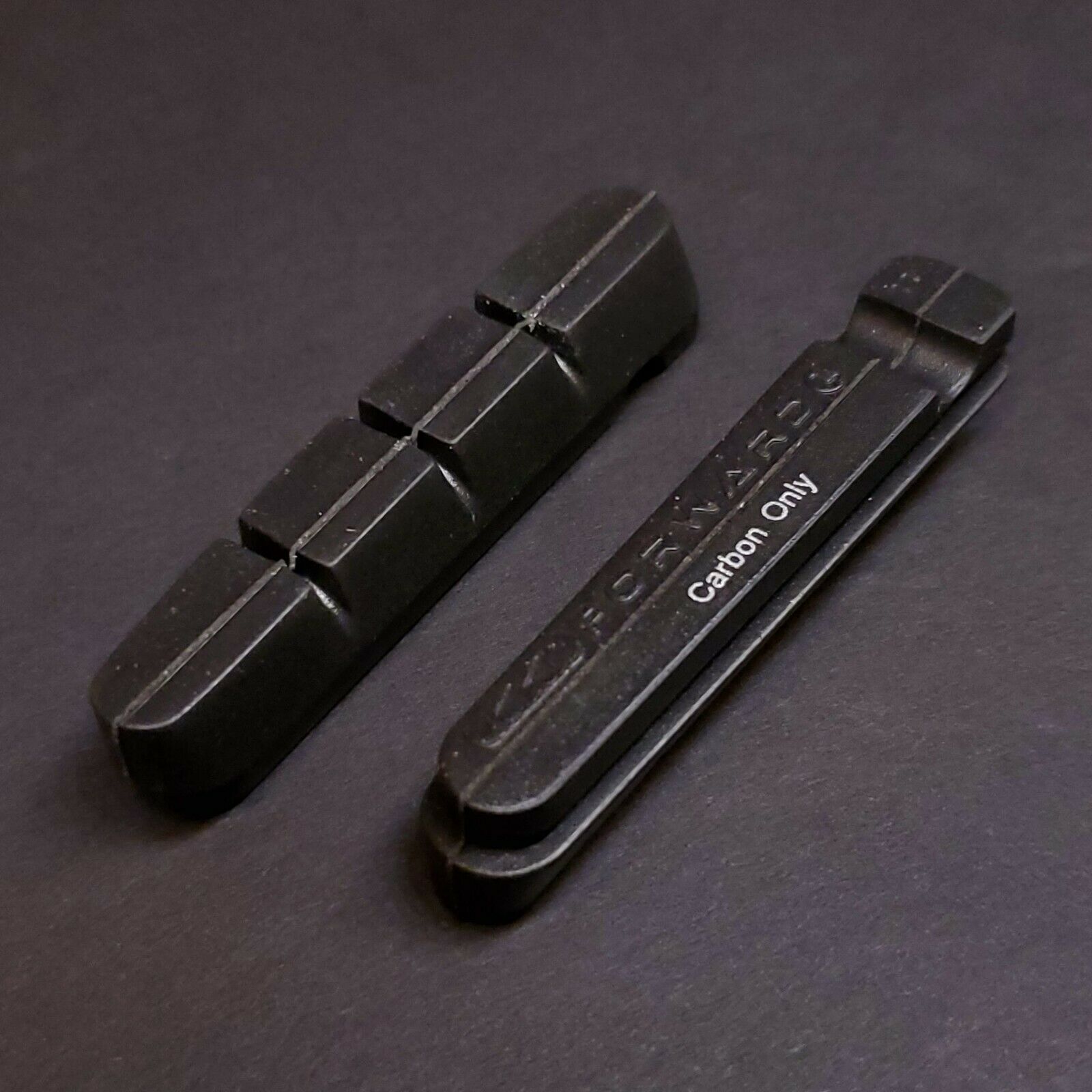 👌 2x Carbon Rim Black Brake Pads Composite-SRAM Force/RED/ZIPP/HED Wheel/Rim - Fresh Stock Dated December 2025