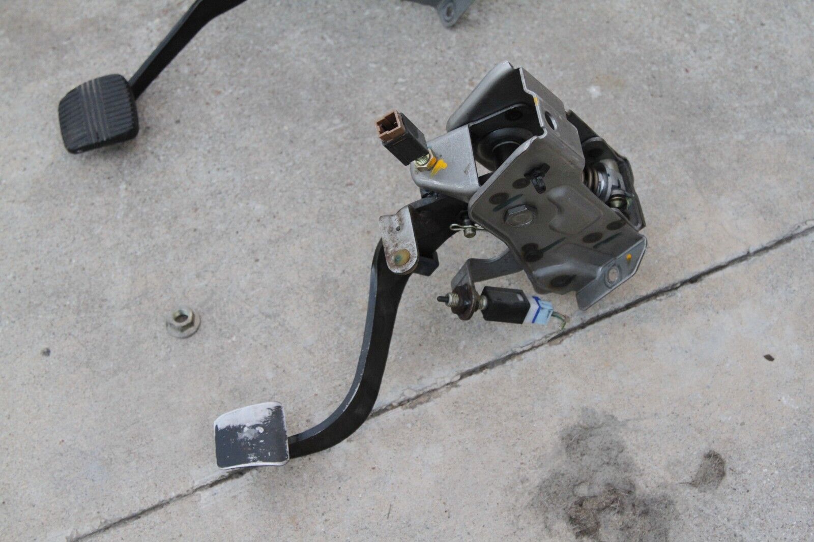 03-04 INFINITI G35 VQ35DE V6 3.5L 6 SPEED MT MANUAL TRANSMISSION KIT OEM - Fresh Stock Dated January 2026