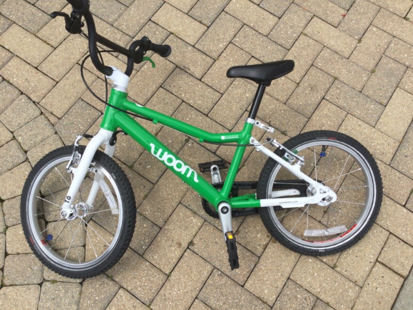 Woom 3 bike (green) Excellent condition. 16” freewheel - Fresh Stock Dated December 2025