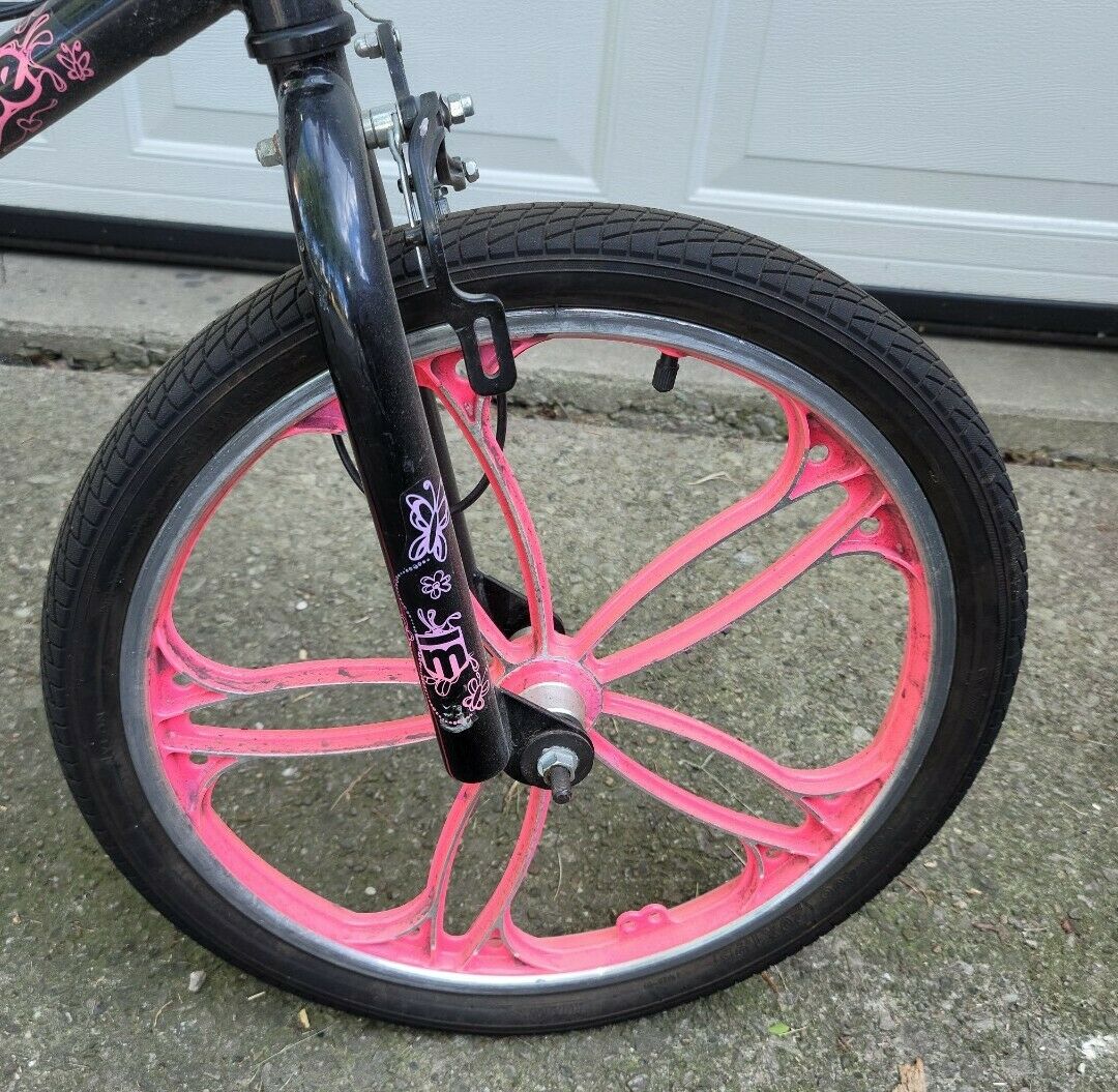 MONGOOSE PINK CRAZE VHTF PINK MAGS  **DISCONTINUED ** GREAT SHAPE BIKE*** - Fresh Stock Dated December 2025