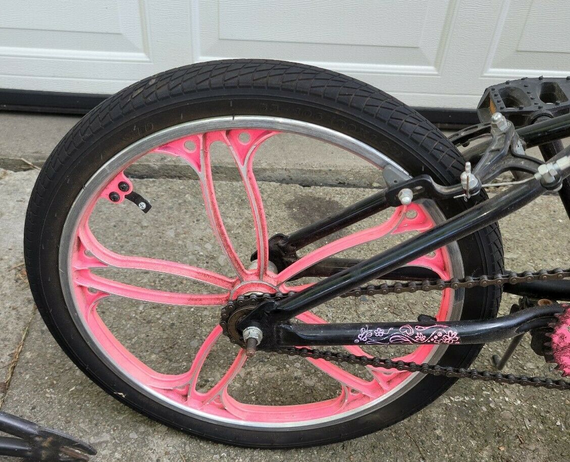 MONGOOSE PINK CRAZE VHTF PINK MAGS  **DISCONTINUED ** GREAT SHAPE BIKE*** - Fresh Stock Dated December 2025