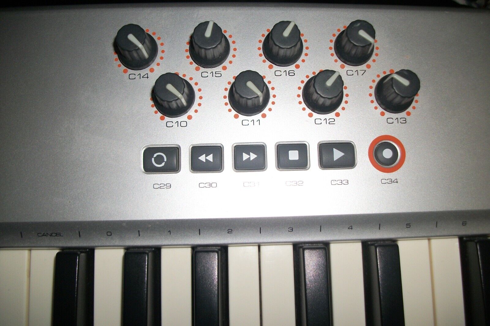 M-Audio Oxygen 61 MIDI Keyboard 3rd Generation USB interface w/Cord & Manual - Fresh Stock Dated December 2025