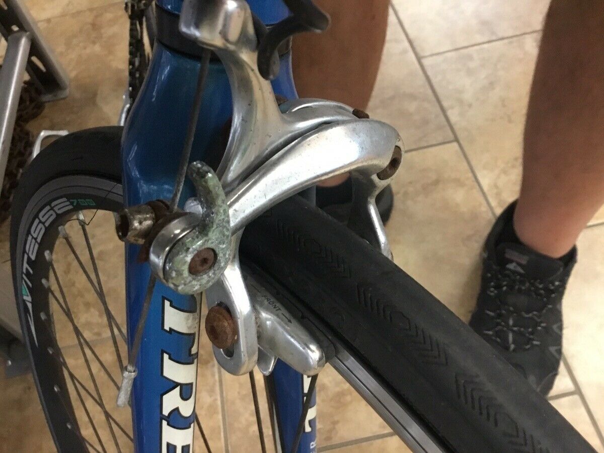 TREK BICYCLE AMD DISCOVERY CHANNEL **In-Store Pickup Only** (PSN021436) - Fresh Stock Dated January 2026