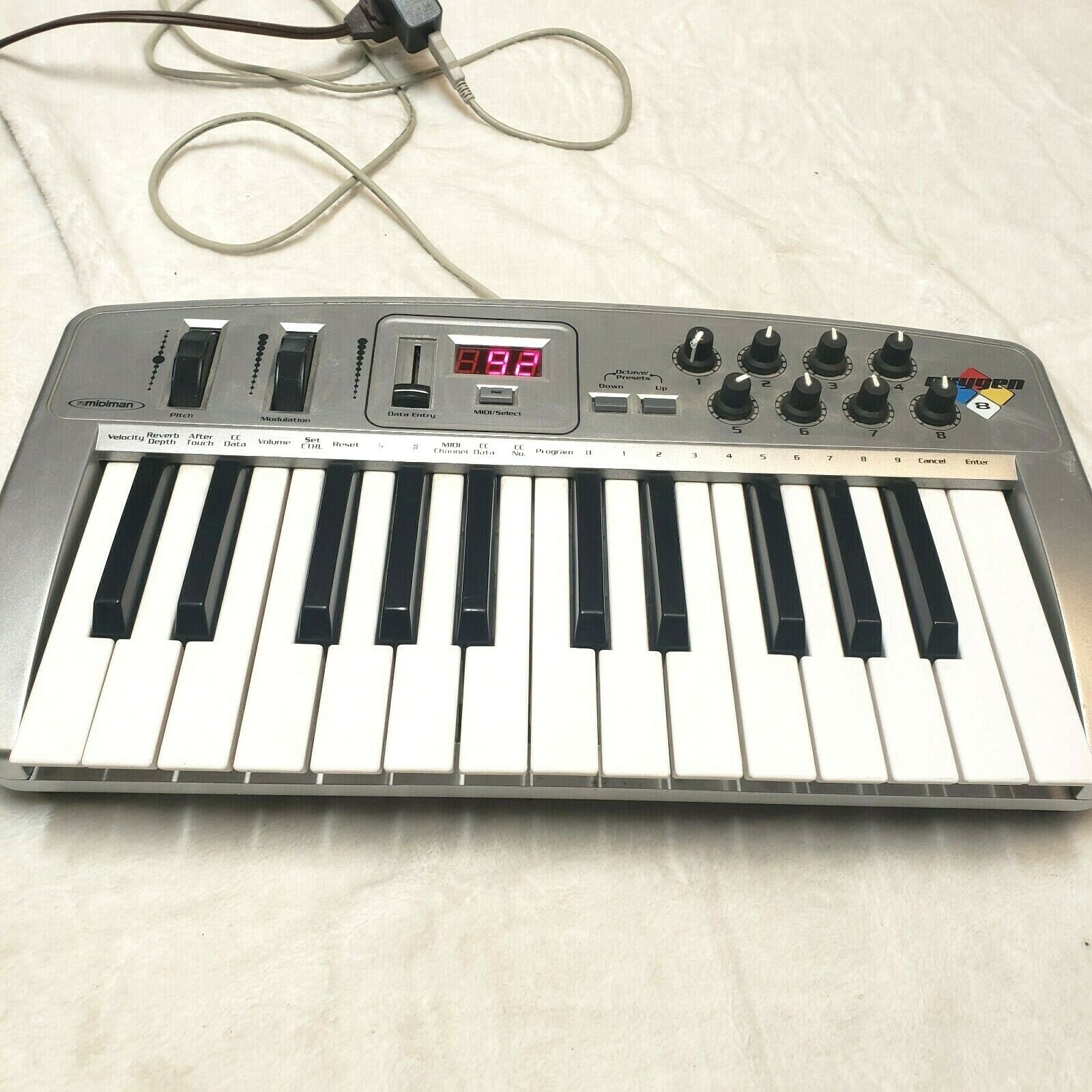 M-Audio Midiman Oxygen 8 MIDI USB Keyboard Controller DJ AUDIO EQUIPMENT - Fresh Stock Dated December 2025