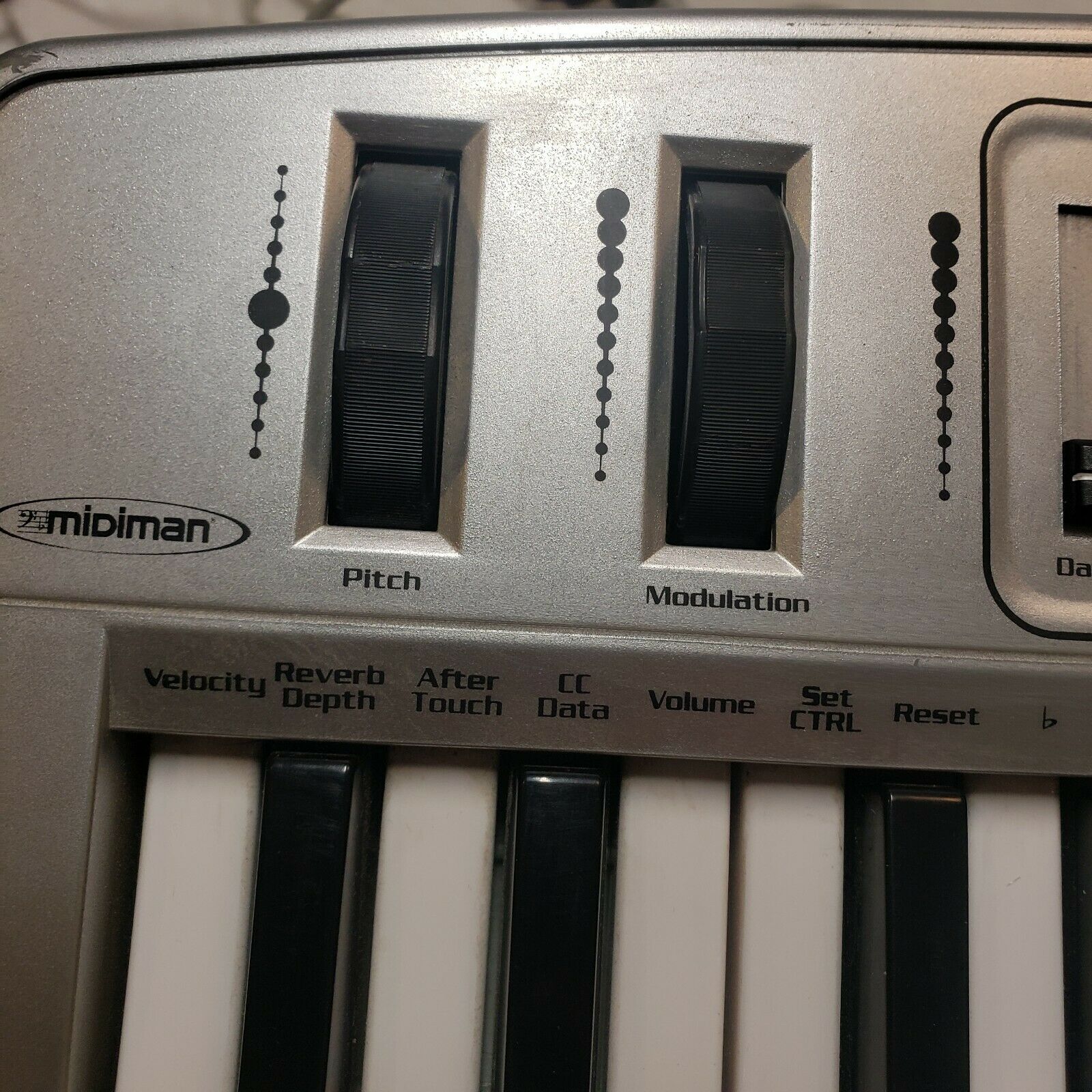 M-Audio Midiman Oxygen 8 MIDI USB Keyboard Controller DJ AUDIO EQUIPMENT - Fresh Stock Dated December 2025