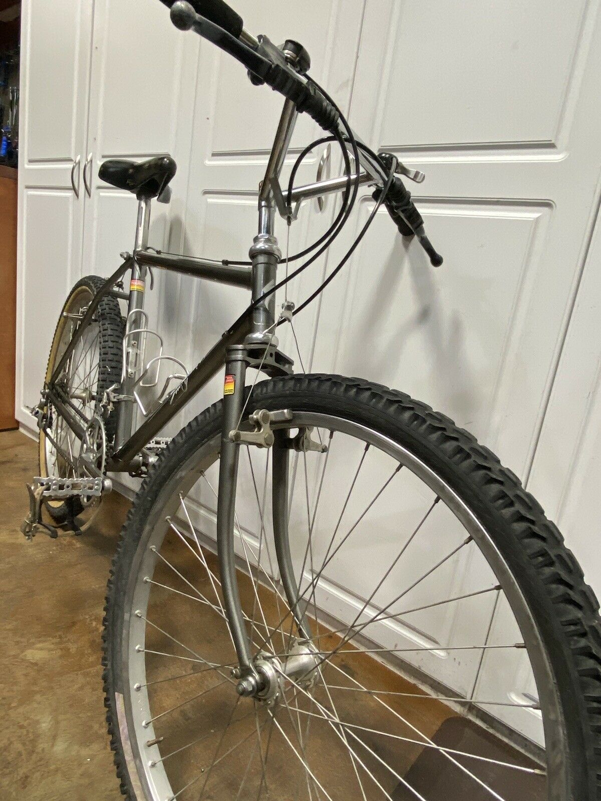 1983 Specialized Stumpjumper with Bull-moose bars (almost 100% original) - Fresh Stock Dated December 2025