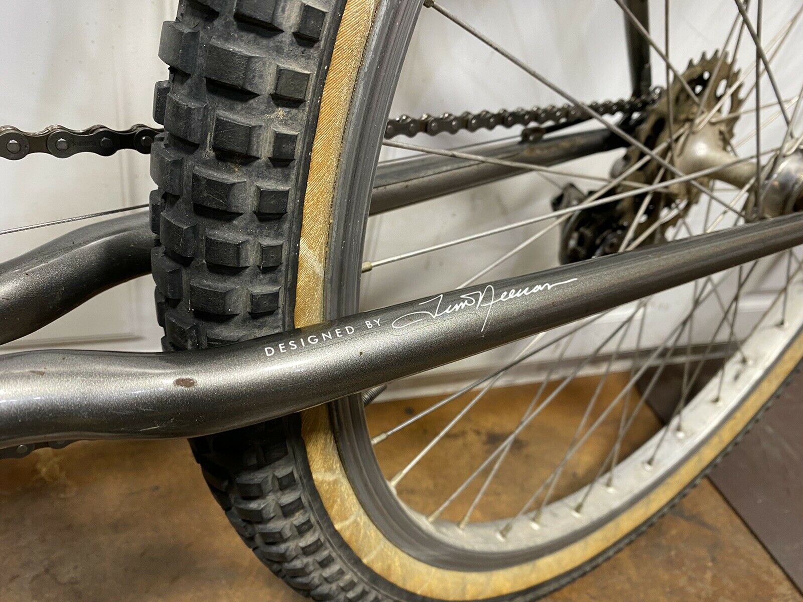 1983 Specialized Stumpjumper with Bull-moose bars (almost 100% original) - Fresh Stock Dated December 2025