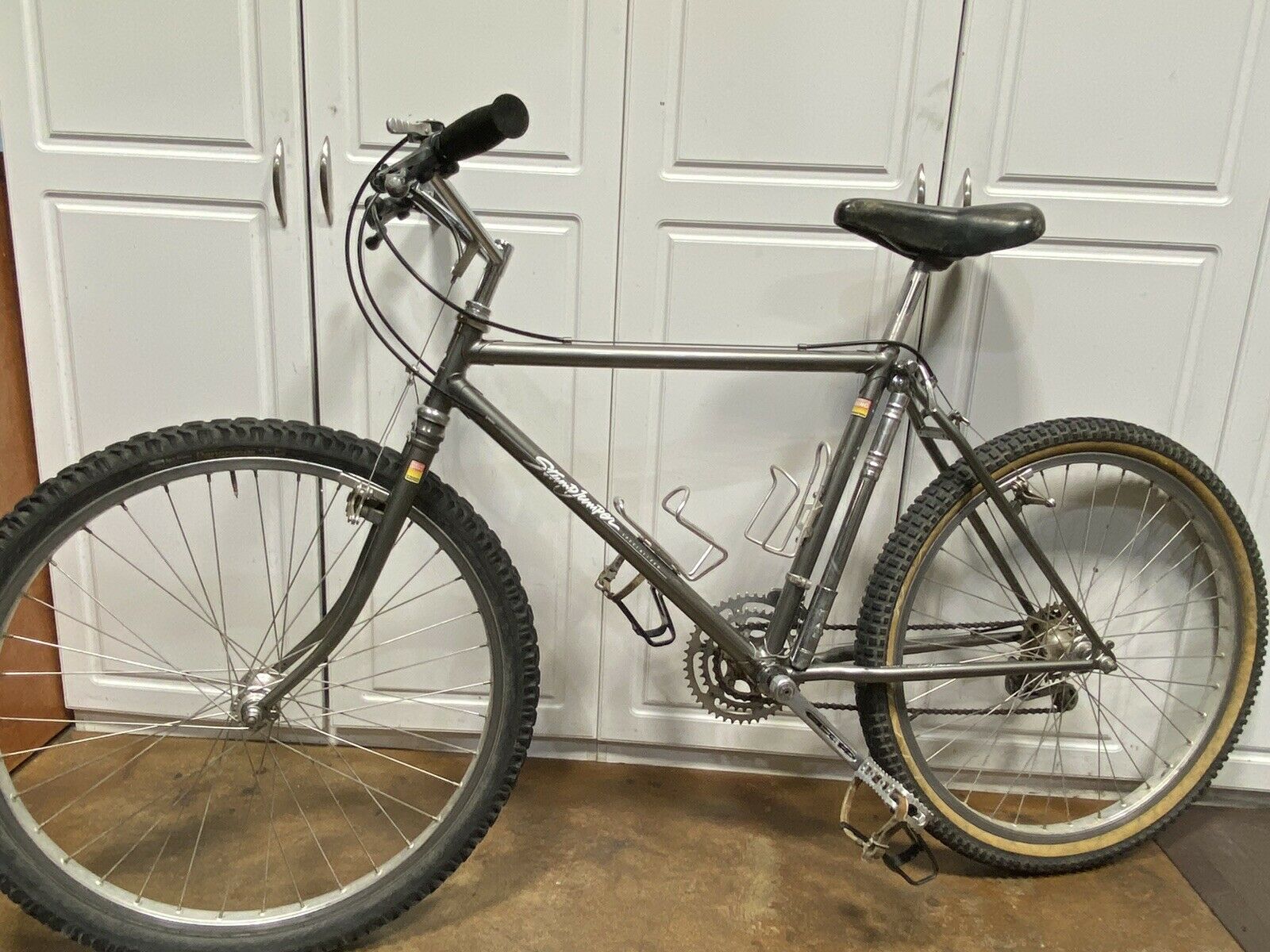 1983 Specialized Stumpjumper with Bull-moose bars (almost 100% original) - Fresh Stock Dated December 2025