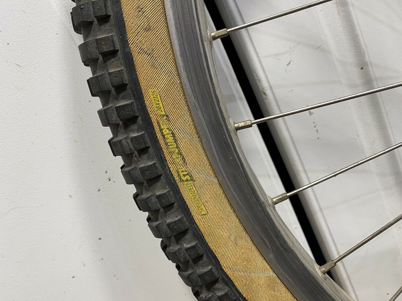 1983 Specialized Stumpjumper with Bull-moose bars (almost 100% original) - Fresh Stock Dated December 2025