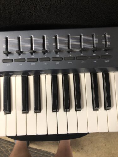 M-AUDIO OXYGEN 61 (3rd GEN) - Fresh Stock Dated December 2025