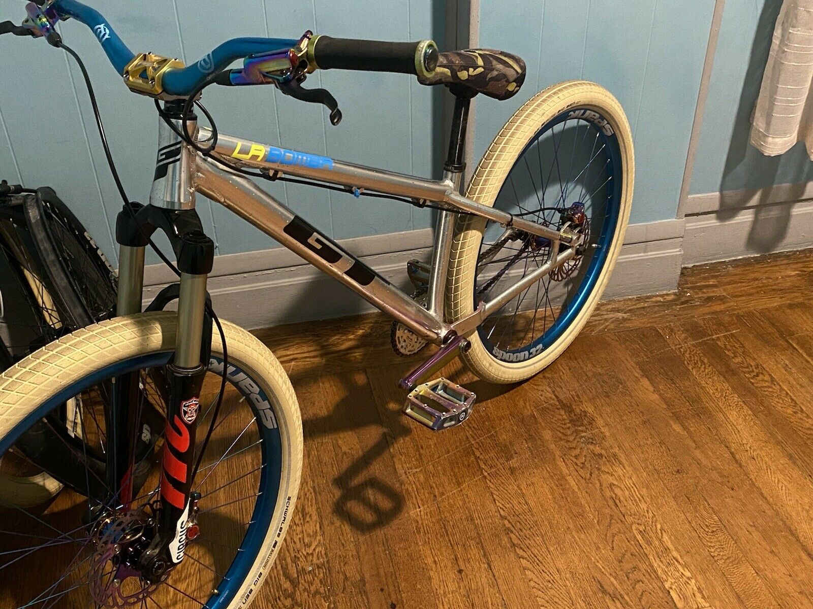 GT La Bomba Complete Dirt Jumper Manitou Circus - Fresh Stock Dated December 2025