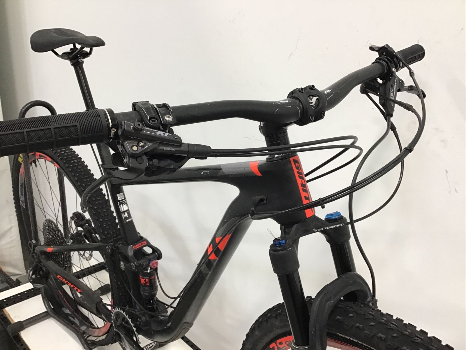 2018 Giant Anthem Advanced Pro 29 1 Mountain Bike Medium Carbon SRAM Eagle - Fresh Stock Dated January 2026