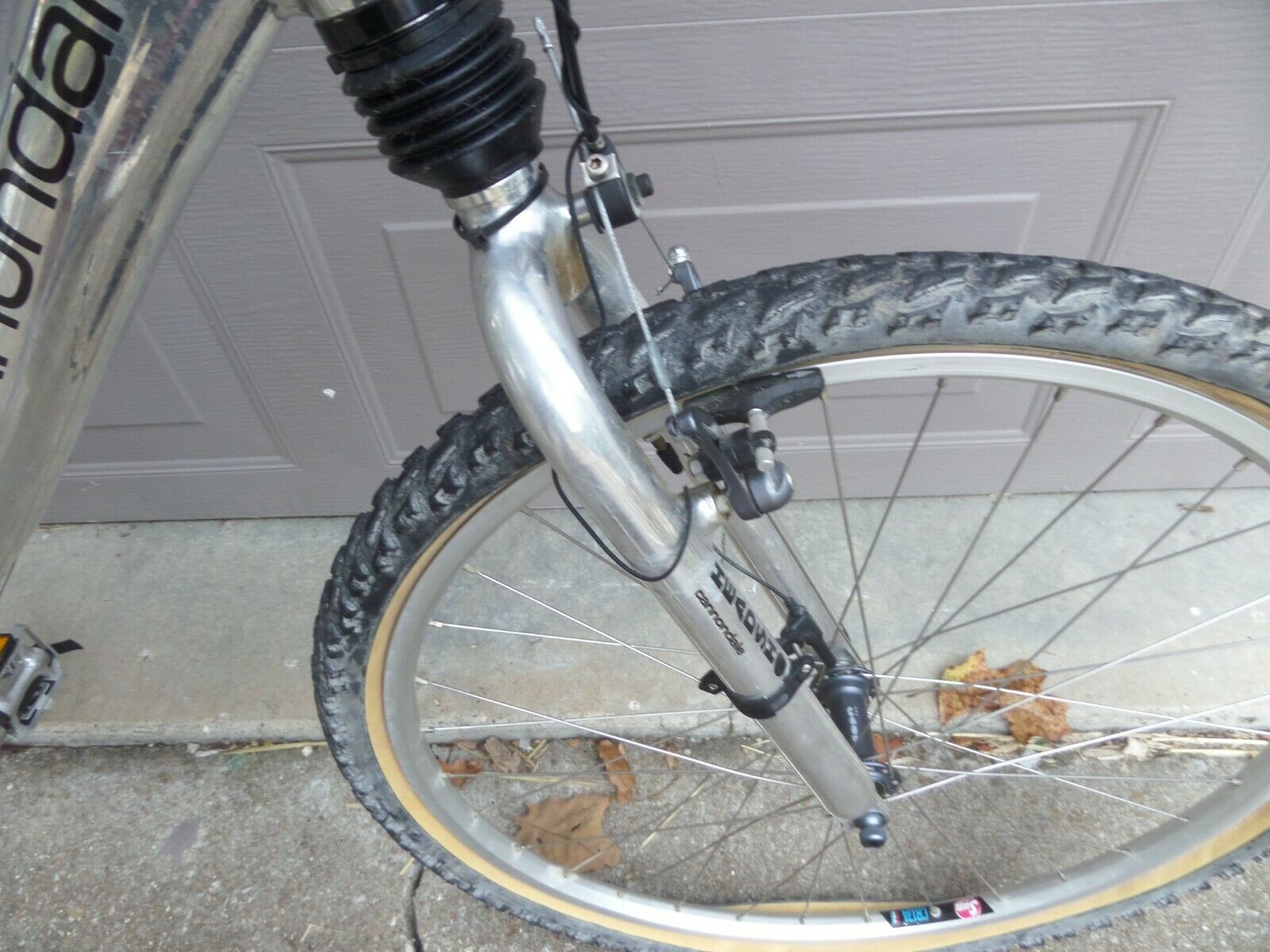 Vintage Cannon Super V 1000 Carbon Fiber mountain bike. - Fresh Stock Dated December 2025