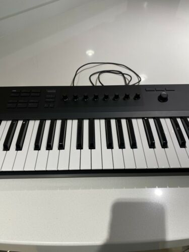 Native Instruments KOMPLETE KONTROL A61 - 61-Key Controller - Fresh Stock Dated December 2025