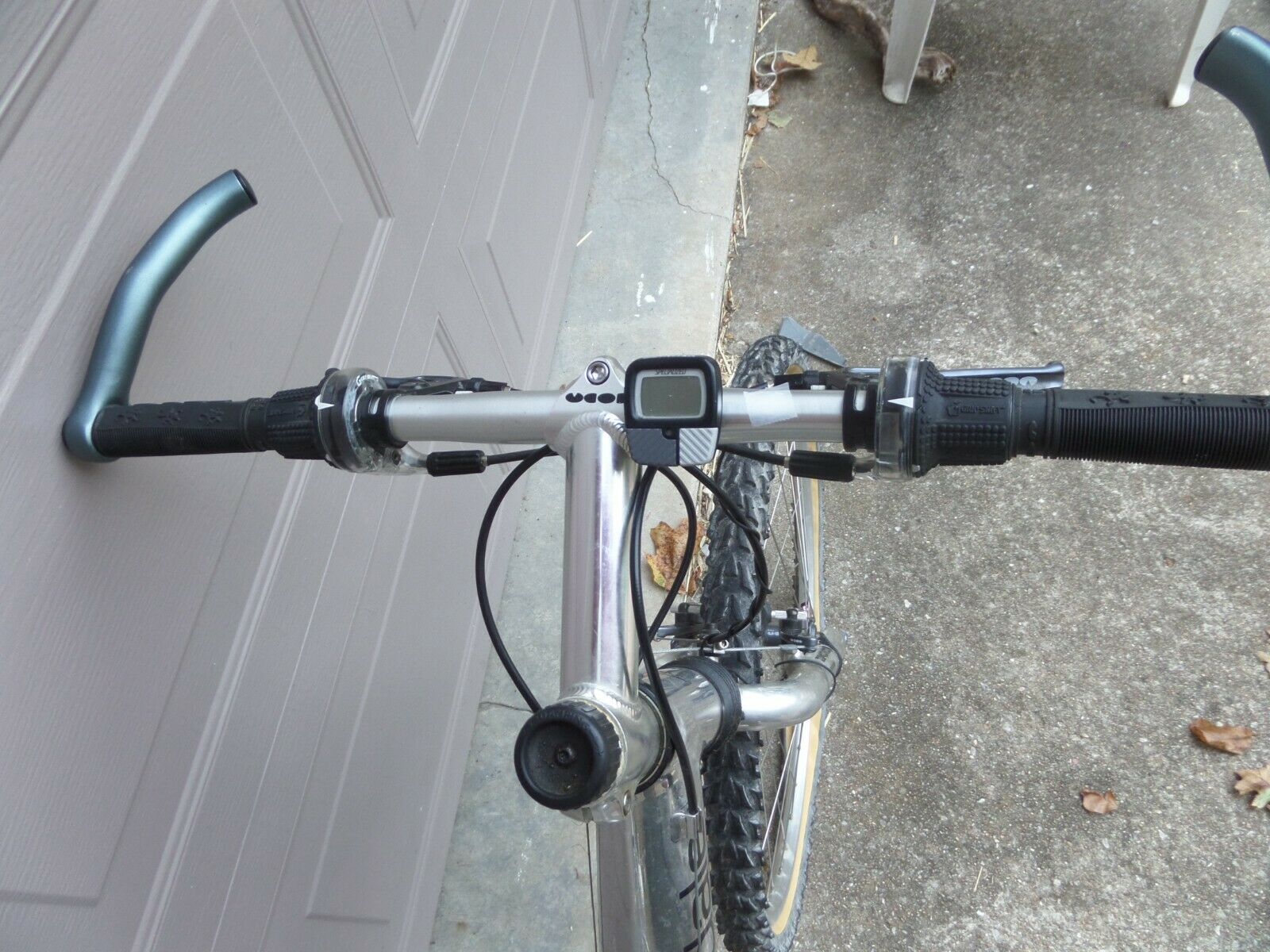 Vintage Cannon Super V 1000 Carbon Fiber mountain bike. - Fresh Stock Dated December 2025