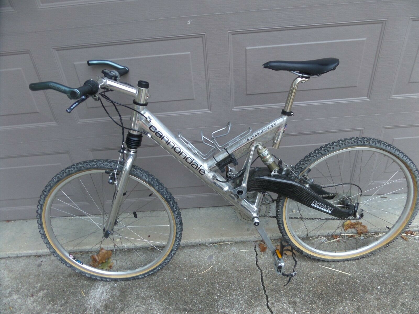 Vintage Cannon Super V 1000 Carbon Fiber mountain bike. - Fresh Stock Dated December 2025