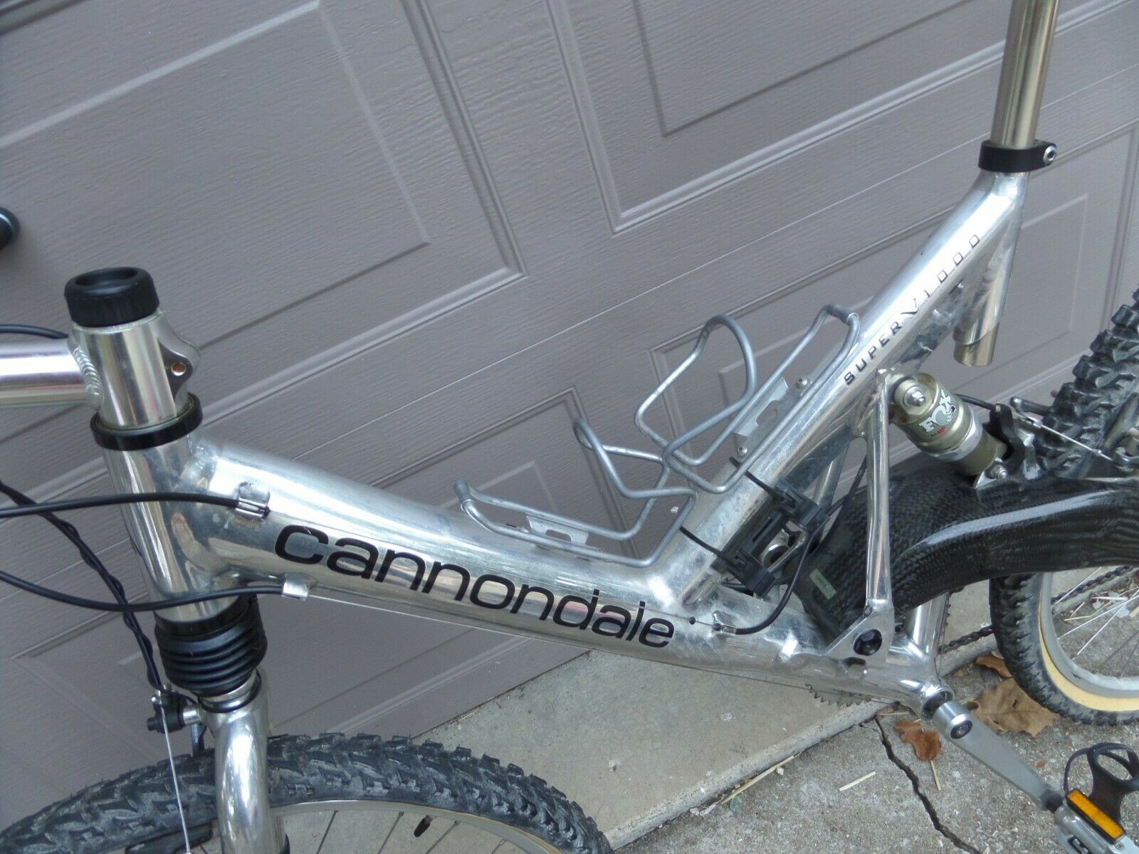 Vintage Cannon Super V 1000 Carbon Fiber mountain bike. - Fresh Stock Dated December 2025