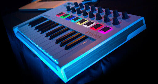 Arturia MiniLab MKII Mini Hybrid 25 Key Slim Keyboard Controller White 230501 - Fresh Stock Dated December 2025