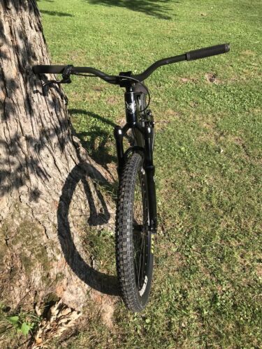 2011 Banshee Amp DJ dirt jumper Maxxis Odyssey Profile Manitou Spank Atomlab - Fresh Stock Dated December 2025