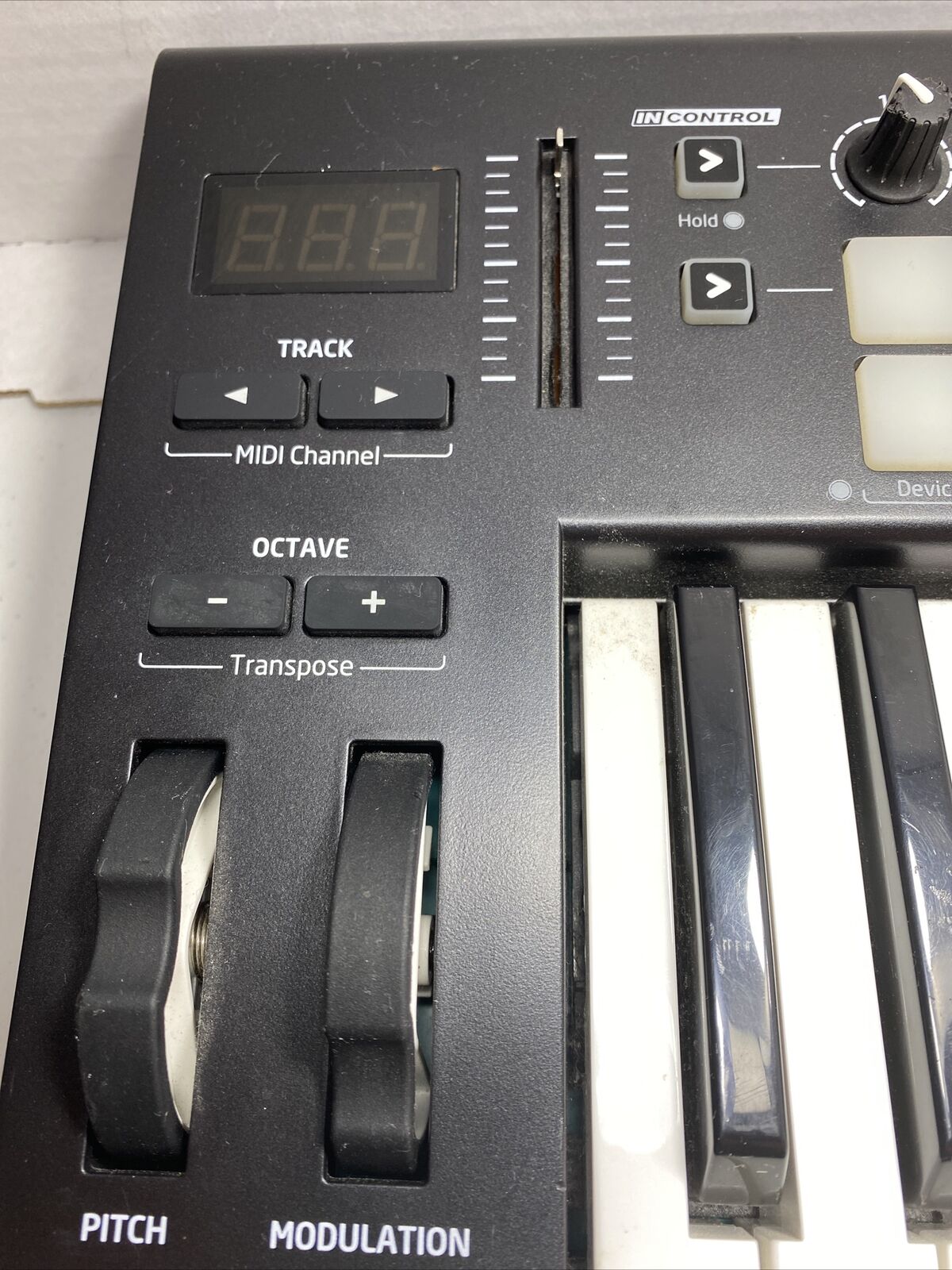 novation launchkey 25 mk2 - Fresh Stock Dated December 2025