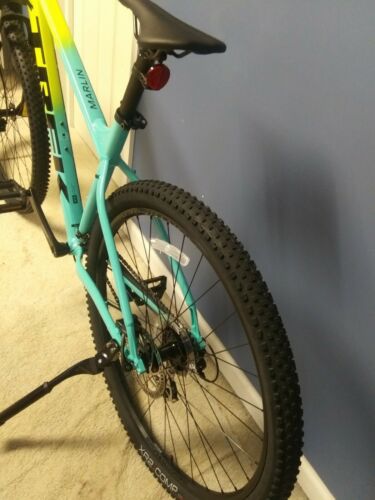 Trek Marlin 5 2022 LG - Fresh Stock Dated December 2025