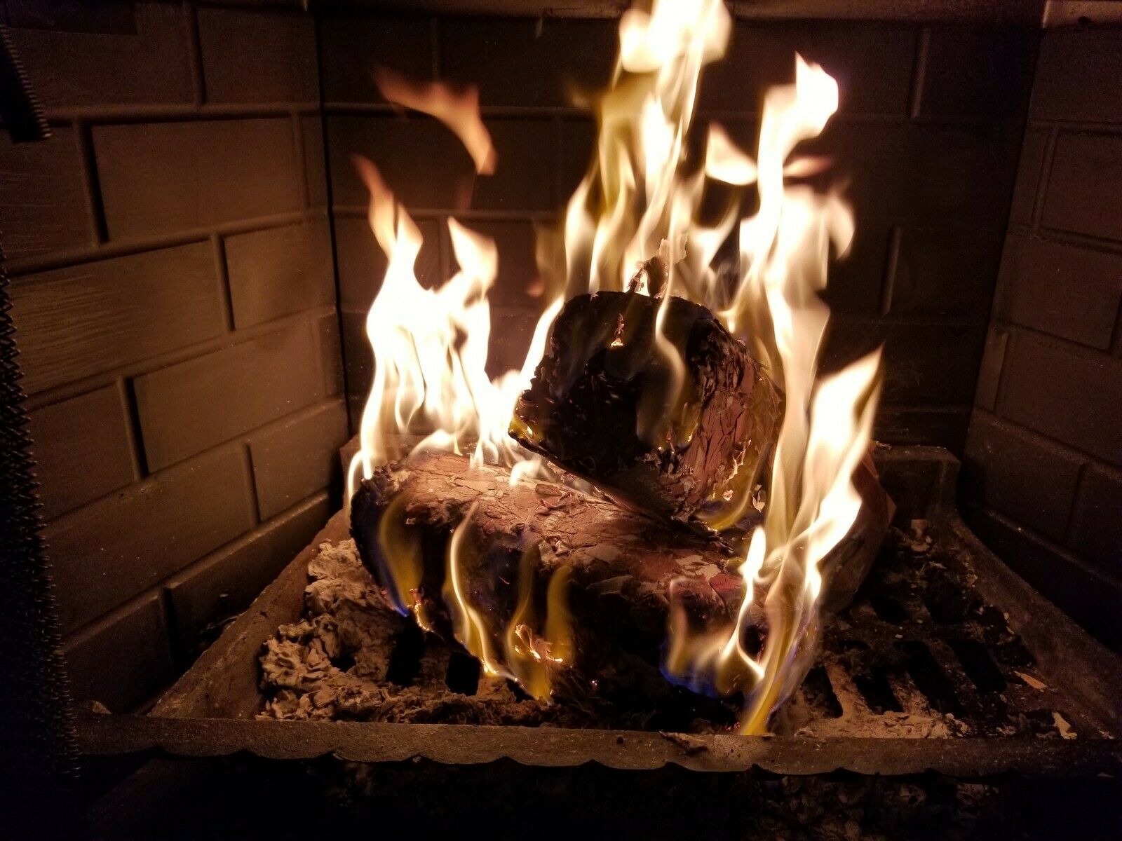 Enviro-Log Firelogs Earth Friendly 4.3 lb 6 Count Box 3 Hours Burn Free Shipping - Fresh Stock Dated December 2025