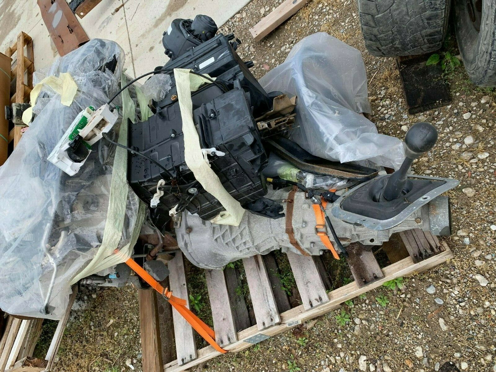 '04 Nissan Frontier 2wd 2.5L 5 speed Manual Transmission w/ Computer and Harness - Fresh Stock Dated December 2025