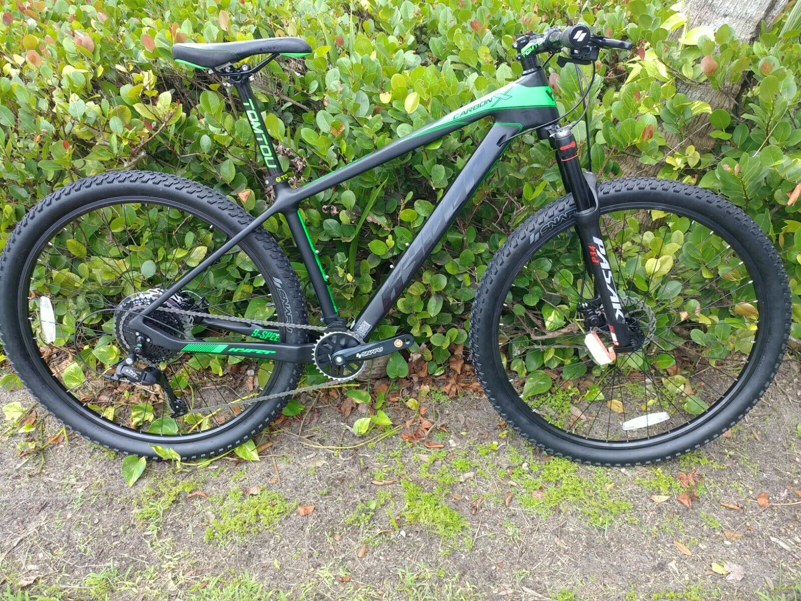 Hyper carbon x 29er xc mountian bike bicycle - Fresh Stock Dated December 2025
