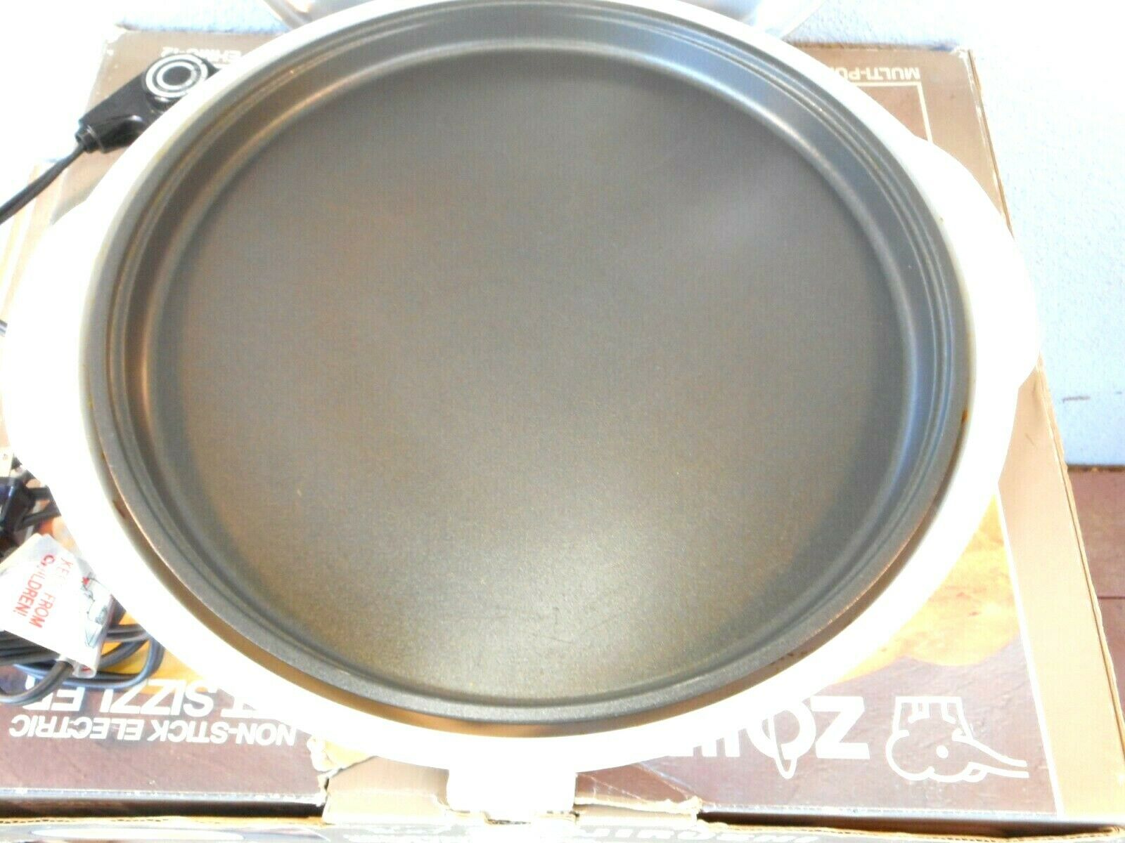 Zojirushi Large Gourmet Cooker Hot Sizzler EHMC-12 Made in Japan Box - Fresh Stock Dated February 2026