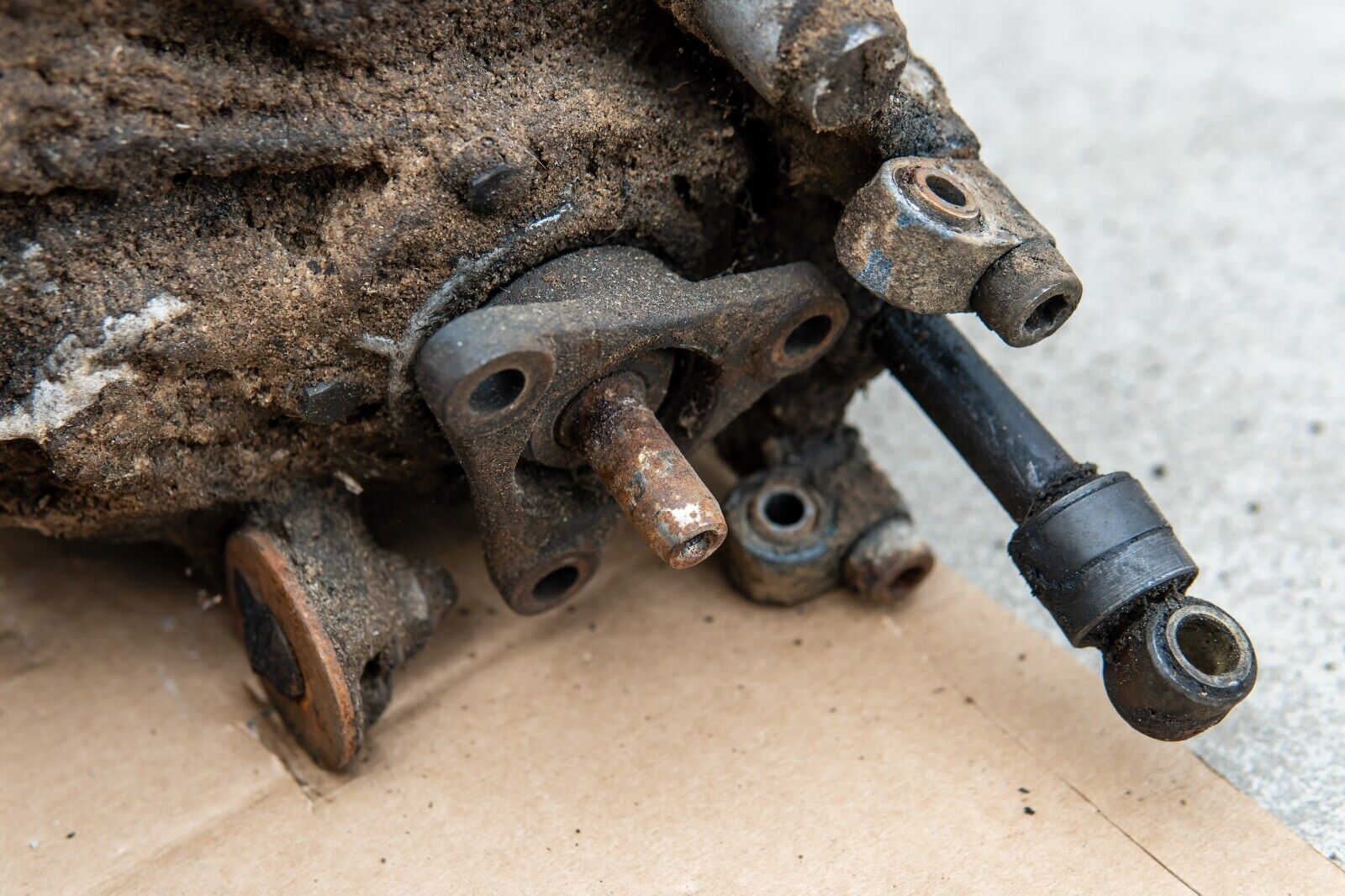 BMW E12 M10 5 speed manual gearbox with speedo drive - also fits E6 & E10 USED G - Fresh Stock Dated January 2026