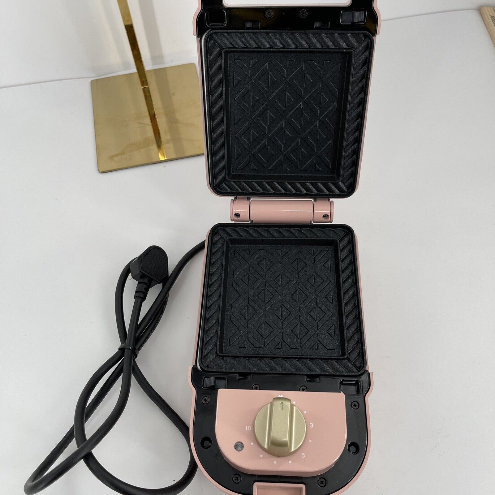 BRUNO BOE043-CPK Hot Sand Maker, Electric Single Coral Pink - Fresh Stock Dated February 2026