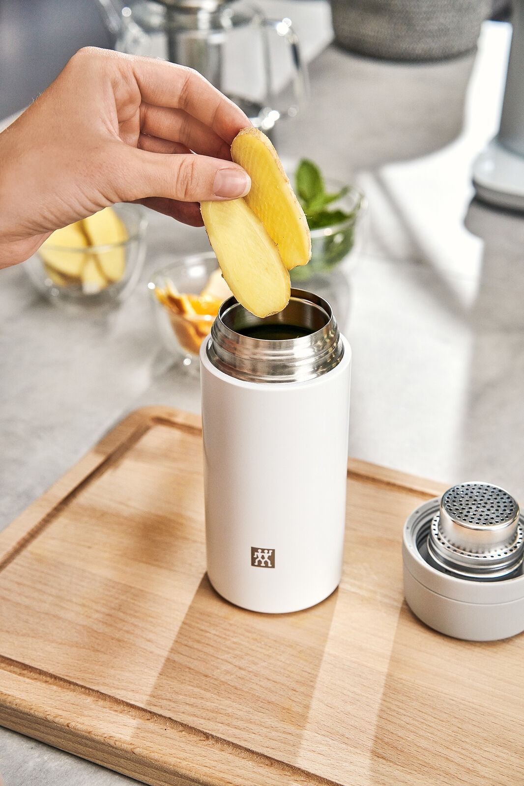 ZWILLING Thermo 14.2 oz Tea & Fruit Infuser Bottle - Fresh Stock Dated February 2026