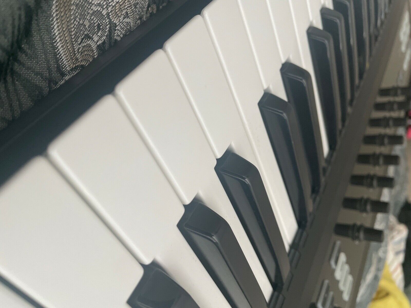 Native Instruments Komplete Kontrol S61 61 Key Keyboard Controller - Fresh Stock Dated December 2025