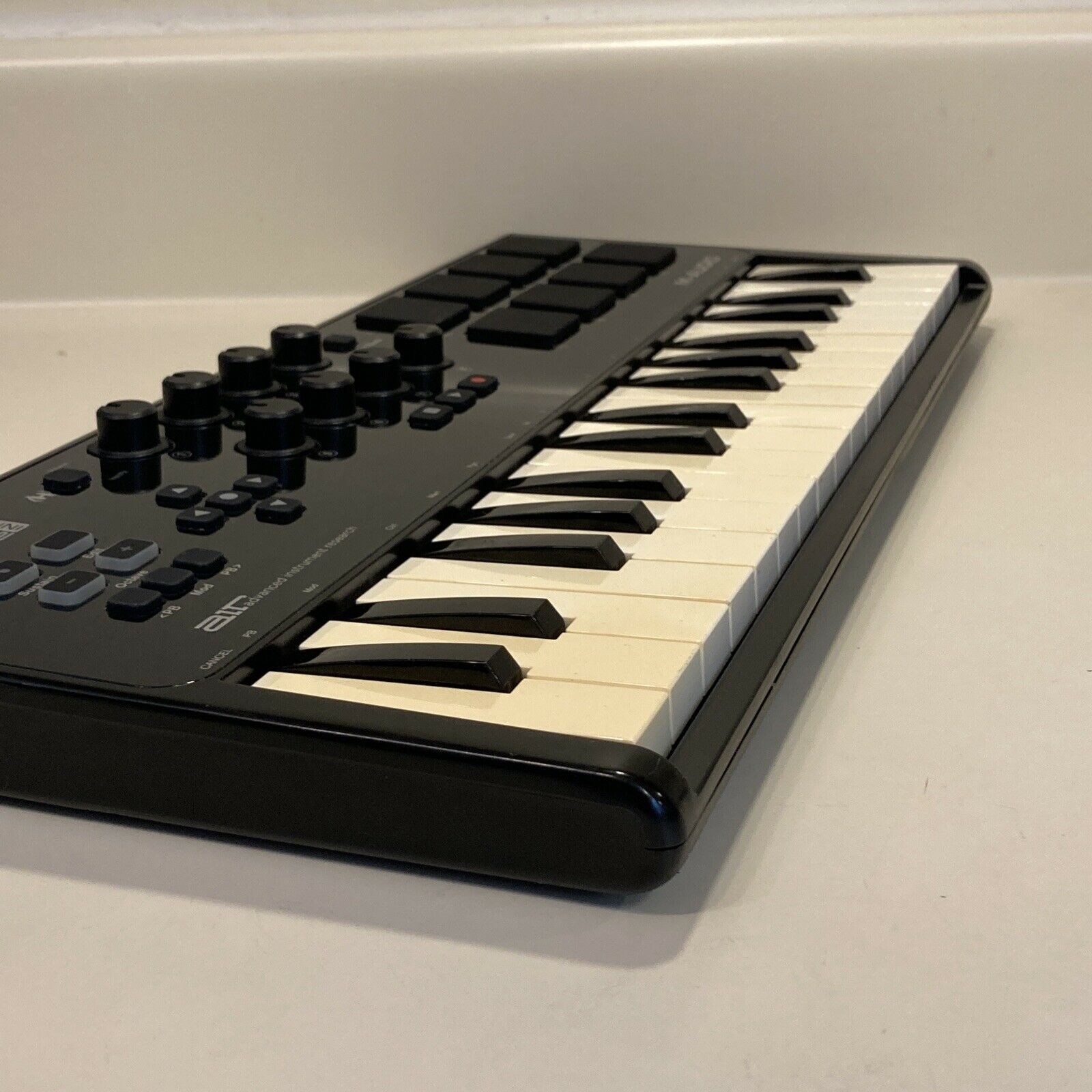 M-Audio Axiom Air Mini 32 32-key Premium Keyboard & Pad Controller - Fresh Stock Dated December 2025