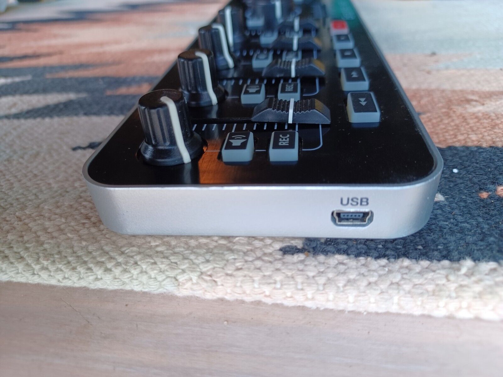 Samson Graphite MF8 USB Midi Controller DAW Control - Fresh Stock Dated December 2025