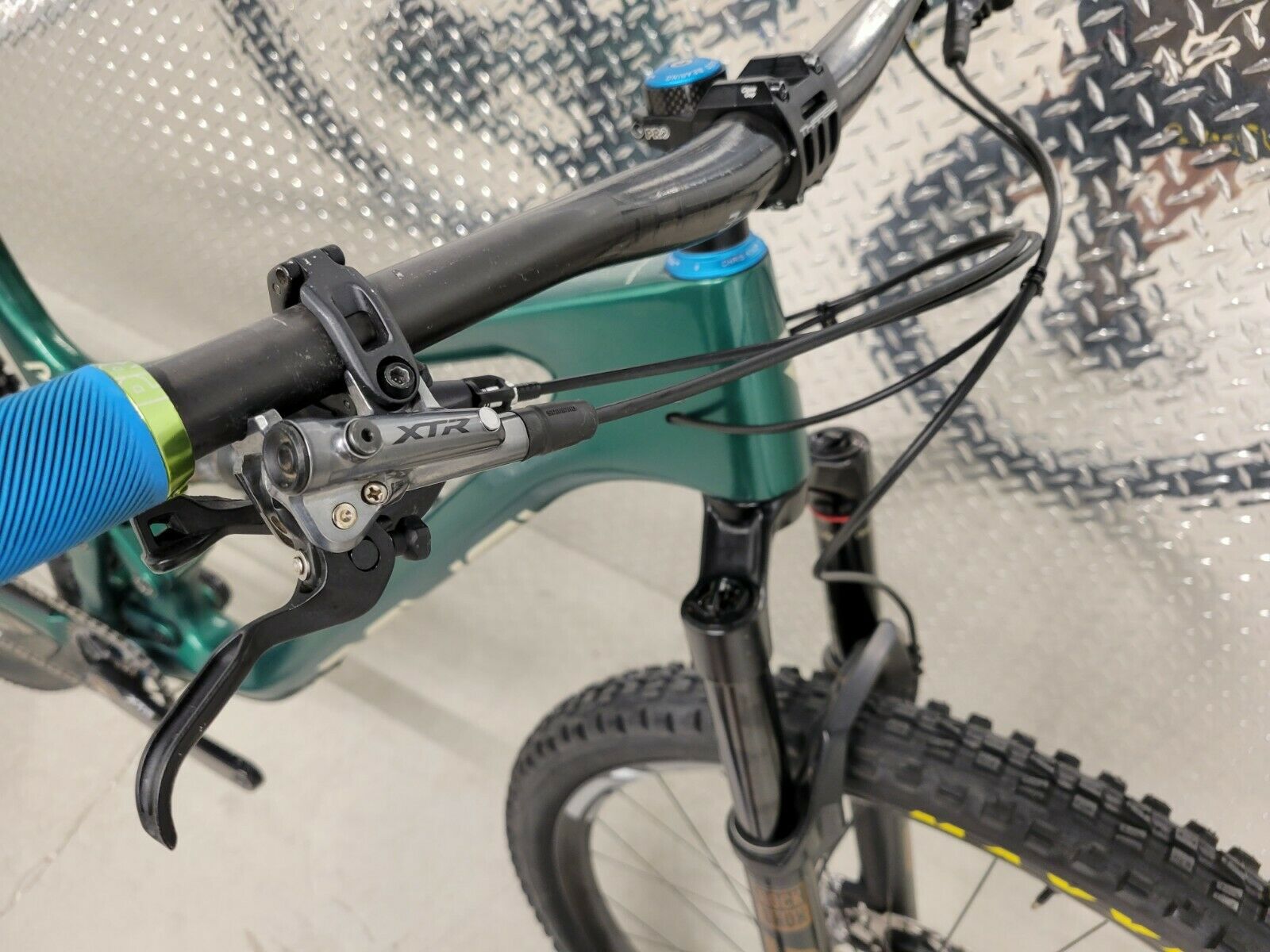 Revel Ranger XTR Large ENVE - Fresh Stock Dated December 2025