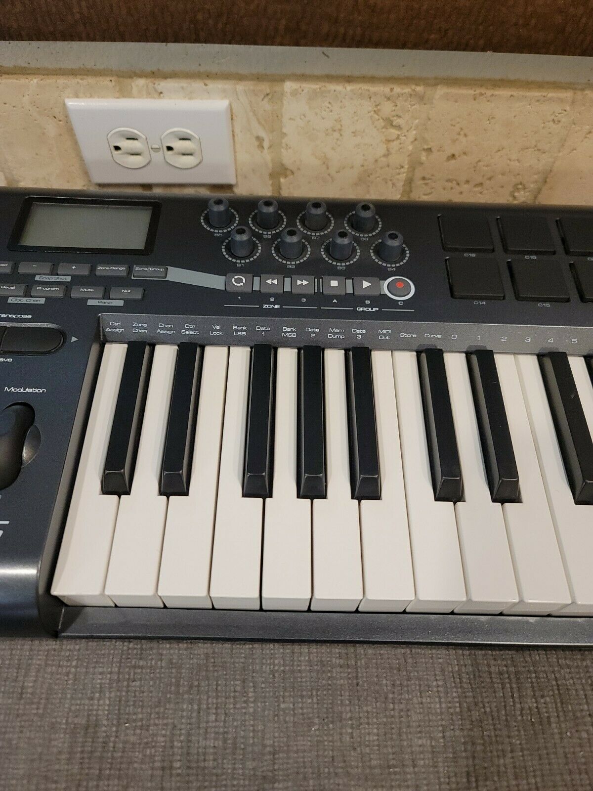 M-Audio Axiom 25 -- 25-key USB MIDI Controller Keyboard (No ac adapter) - Fresh Stock Dated December 2025