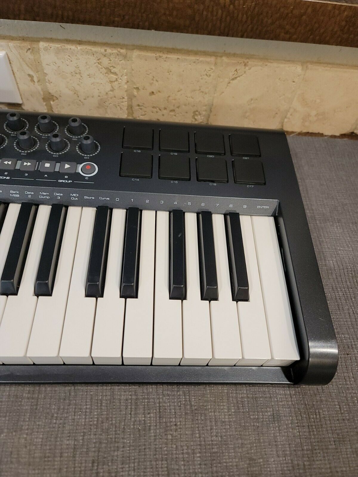 M-Audio Axiom 25 -- 25-key USB MIDI Controller Keyboard (No ac adapter) - Fresh Stock Dated December 2025