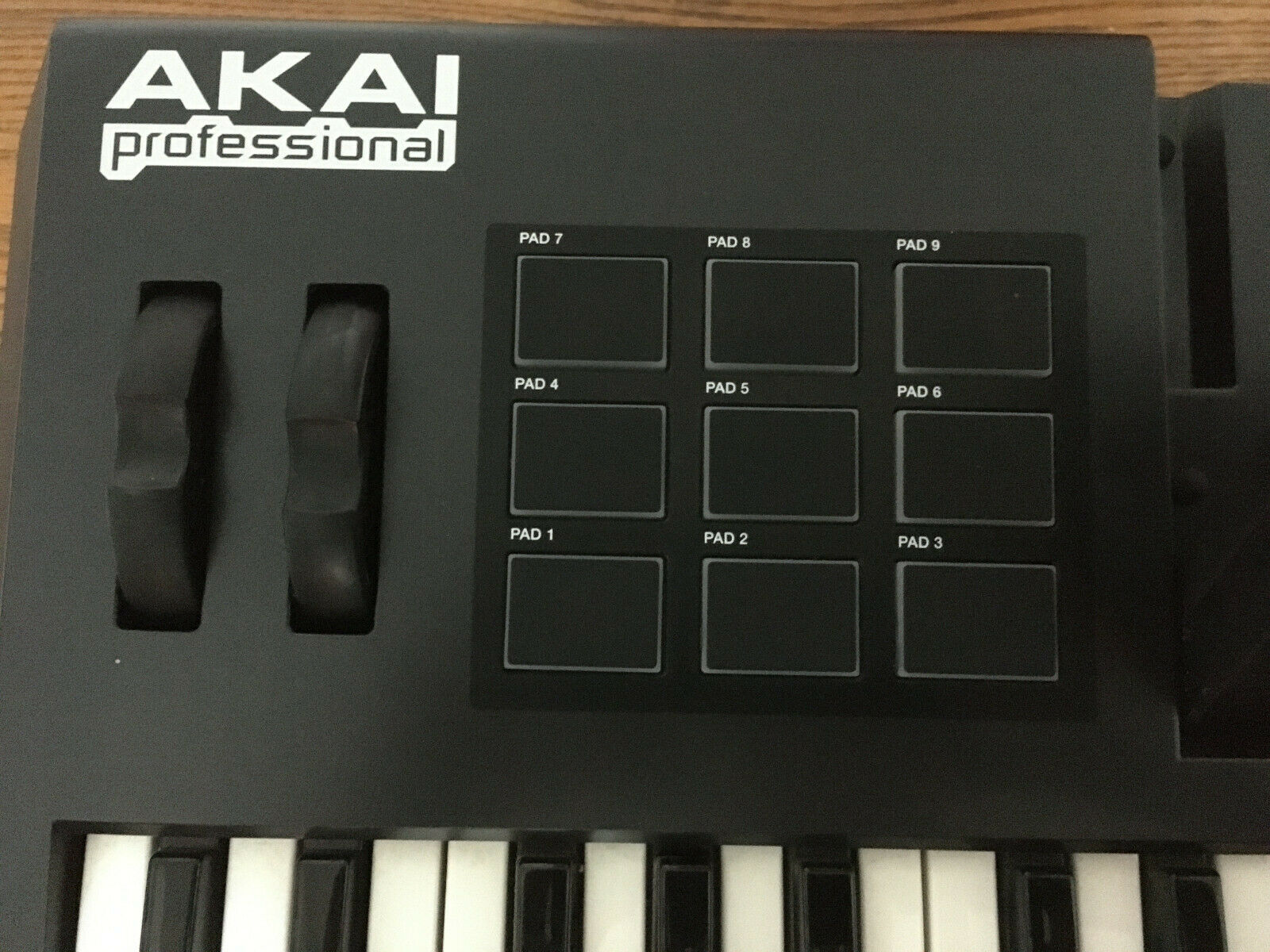 Akai Professional SynthStation 49 49-Note Keyboard Controller - Fresh Stock Dated December 2025