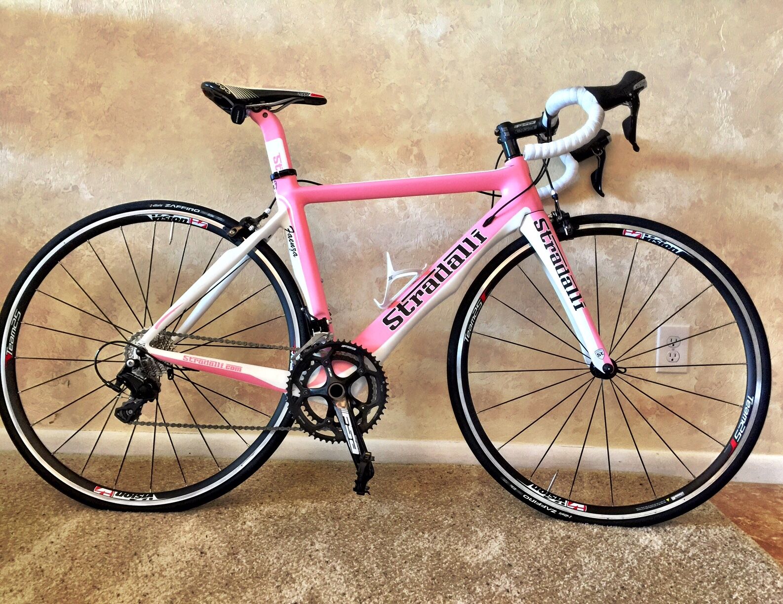 Stradelli Full Carbon Aero Bike - Fresh Stock Dated December 2025