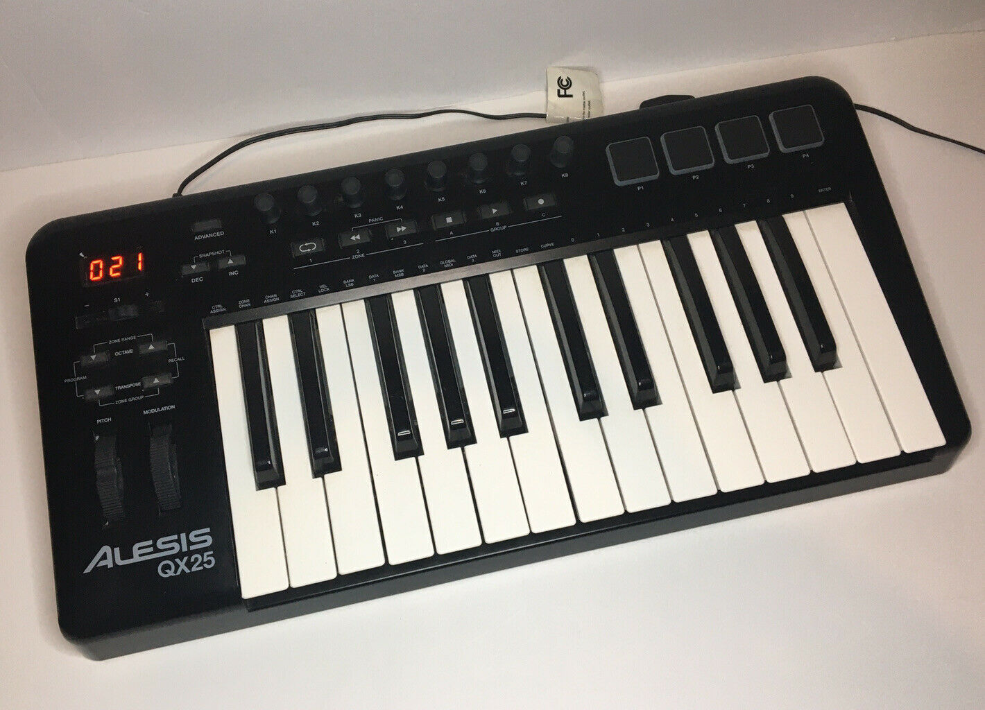 Alesis QX25 USB MIDI Digital Keyboard Controller Interface w/Drum Pads-No Cords - Fresh Stock Dated December 2025